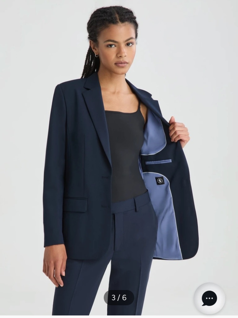 Classic Navy Women's Blazer with Satin-Lined Interior
14 short
Worn once!